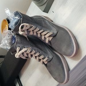 NWOT Dolce Vita Gray Booties SZ 6